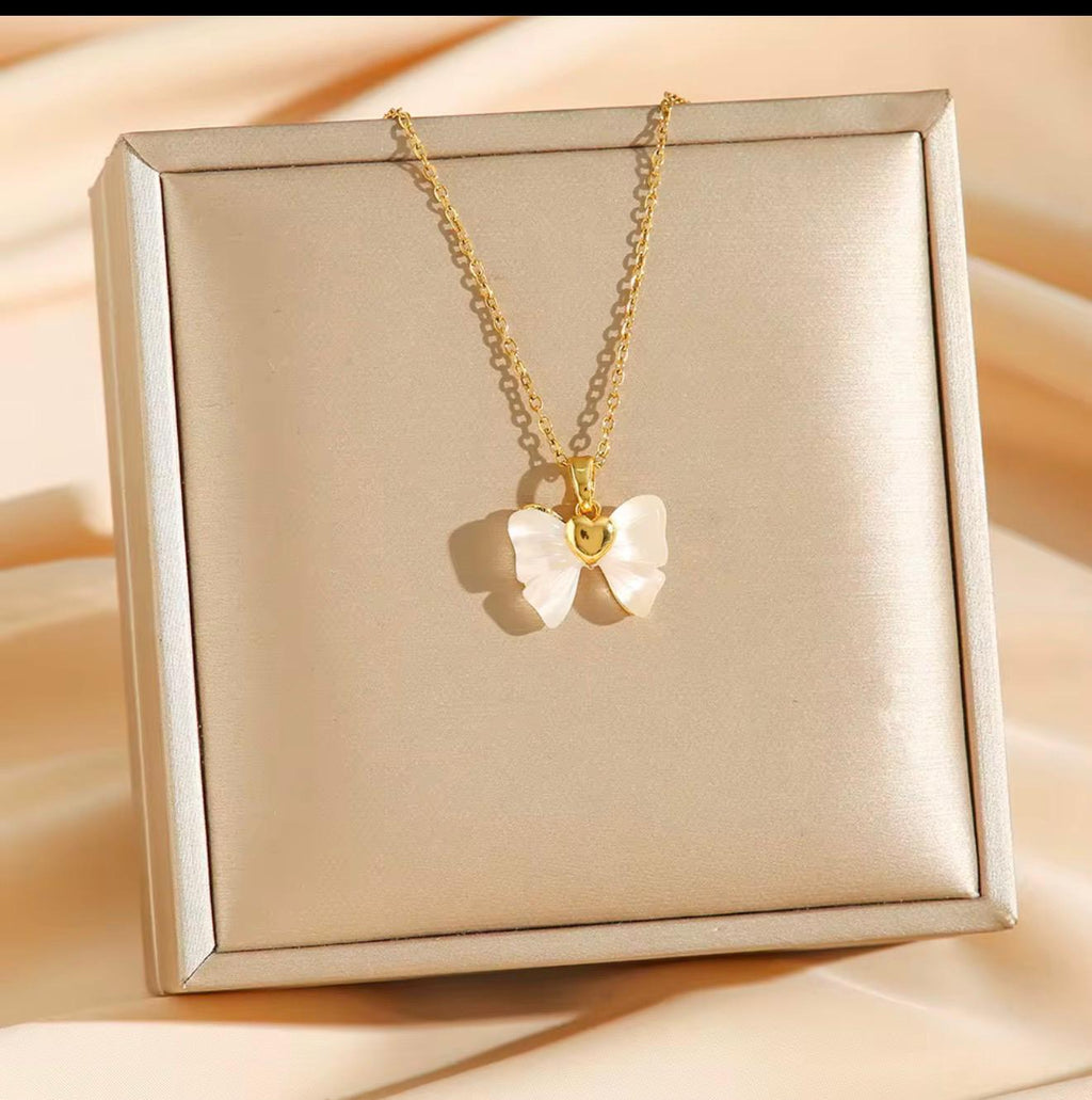 Opulent 18k gold plated pendant necklace
